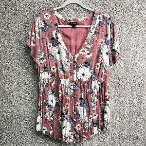 Torrid Top Women’s 1X Pink and White Floral Print V-Neck Short Sleeve Plus Size